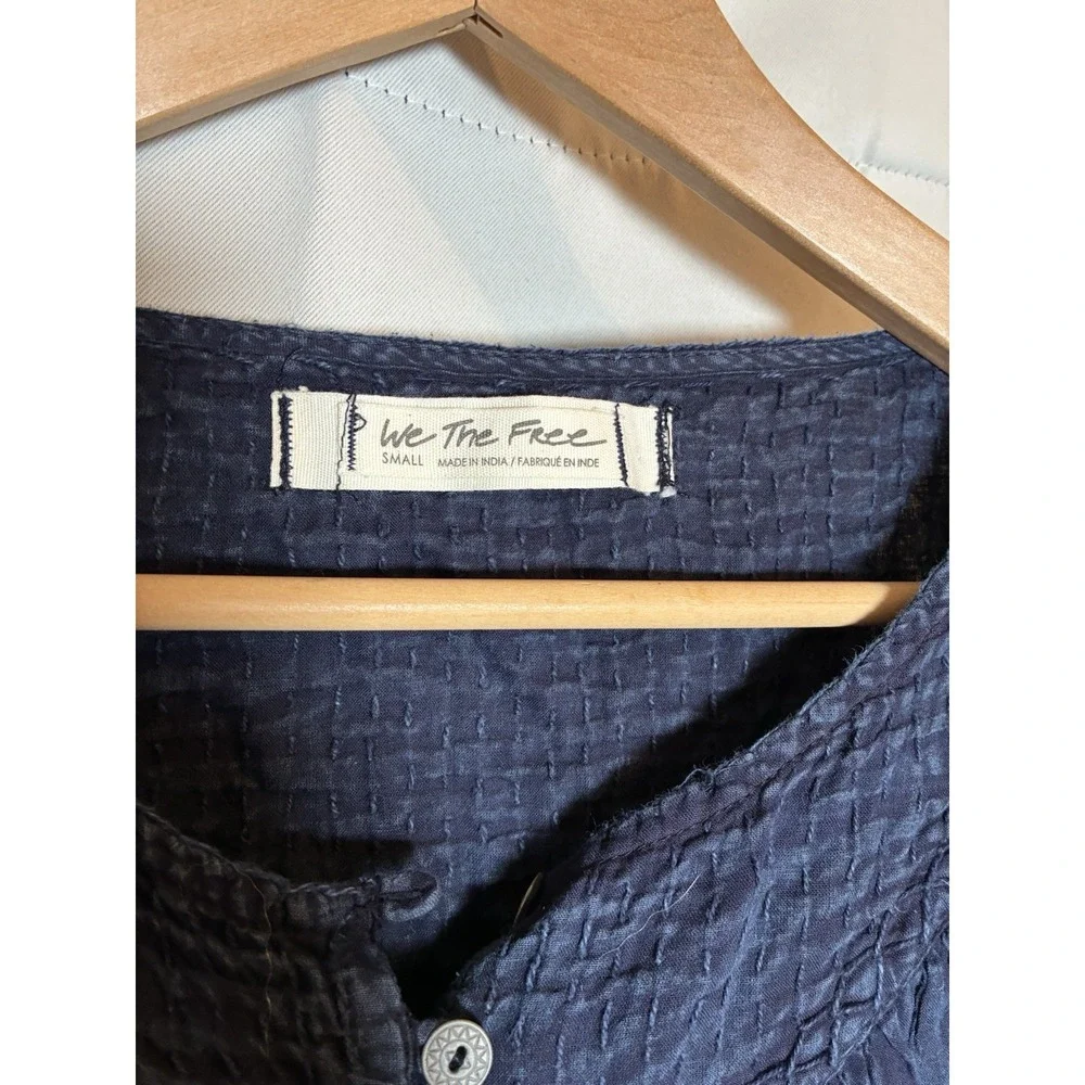 We The Free People Women's Small Boho Button Up Blouse Navy Blue‎ Smocked Gauze
